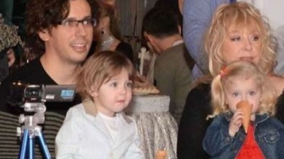 Первый выход в свет пары Пугачева---Галкин с детьми произошел на дне рождения Аллы-Виктории Киркоровой