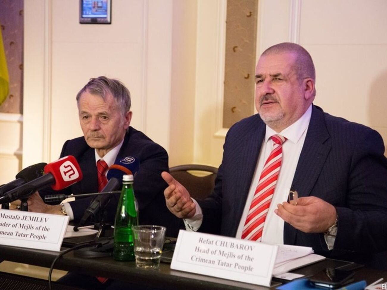 Уполномоченный президента Украины по делам крымских татар Мустафа Джемилев и лидер Меджлиса крымскотатарского народа Рефат Чубаров