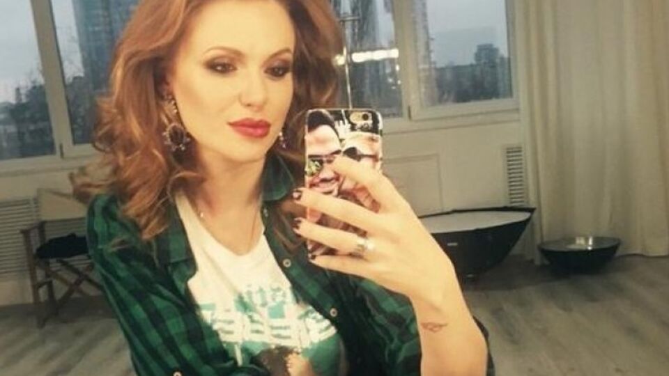 Слава: Ударение на "у". Хотя, кому как удобней