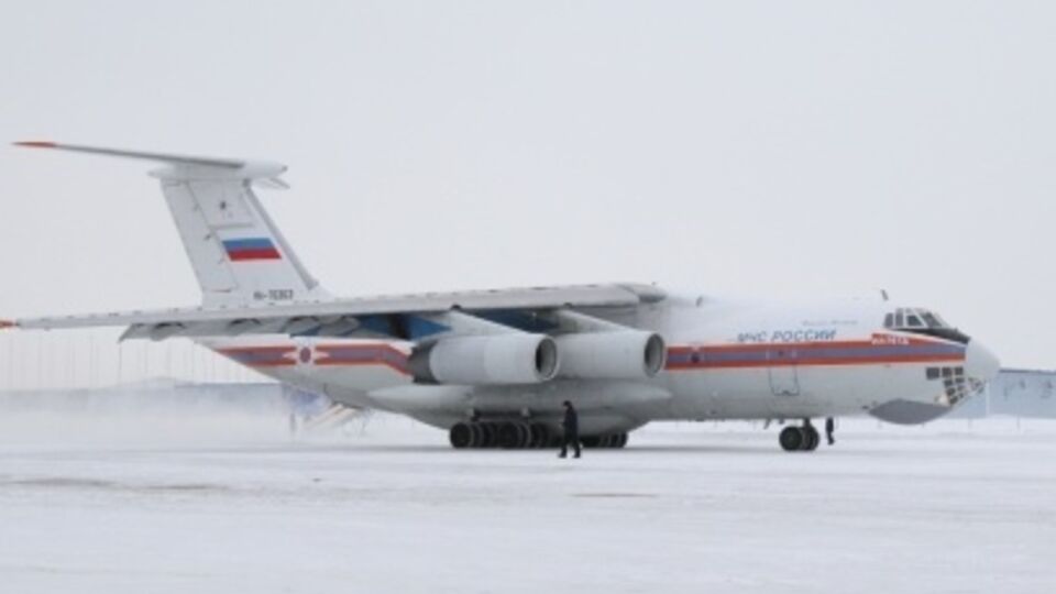 Лекарства для "гумконвоя" доставил в Ростов-на-Дону самолет МЧС РФ
