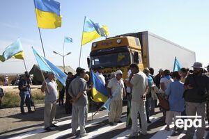 Как сообщал Яценюк, решение вступит в силу через 30 дней