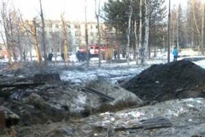 В поврежденном упавшей ракетой доме произошел пожар