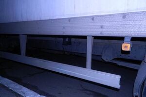 Взрывчатку обнаружили под грузовиком