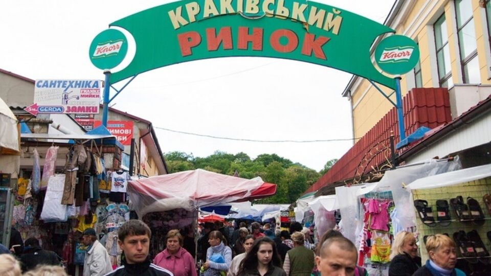 Во Львове неизвестный сообщил о минировании двух рынков