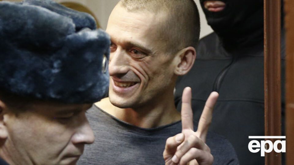 Павленский: Революция должна идти изнутри. Без этого она превращается в бесконечные смены "говорящих голов"