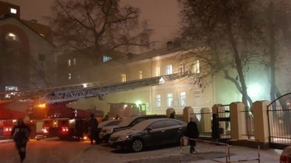 В Москве загорелось здание Таганского суда