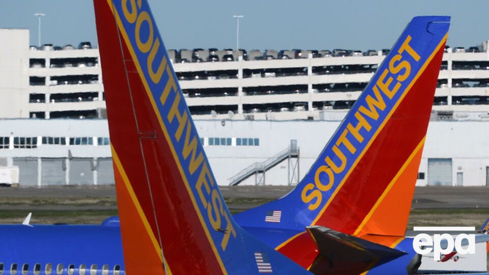 Самолет выехал за пределы взлетно-посадочной полосы