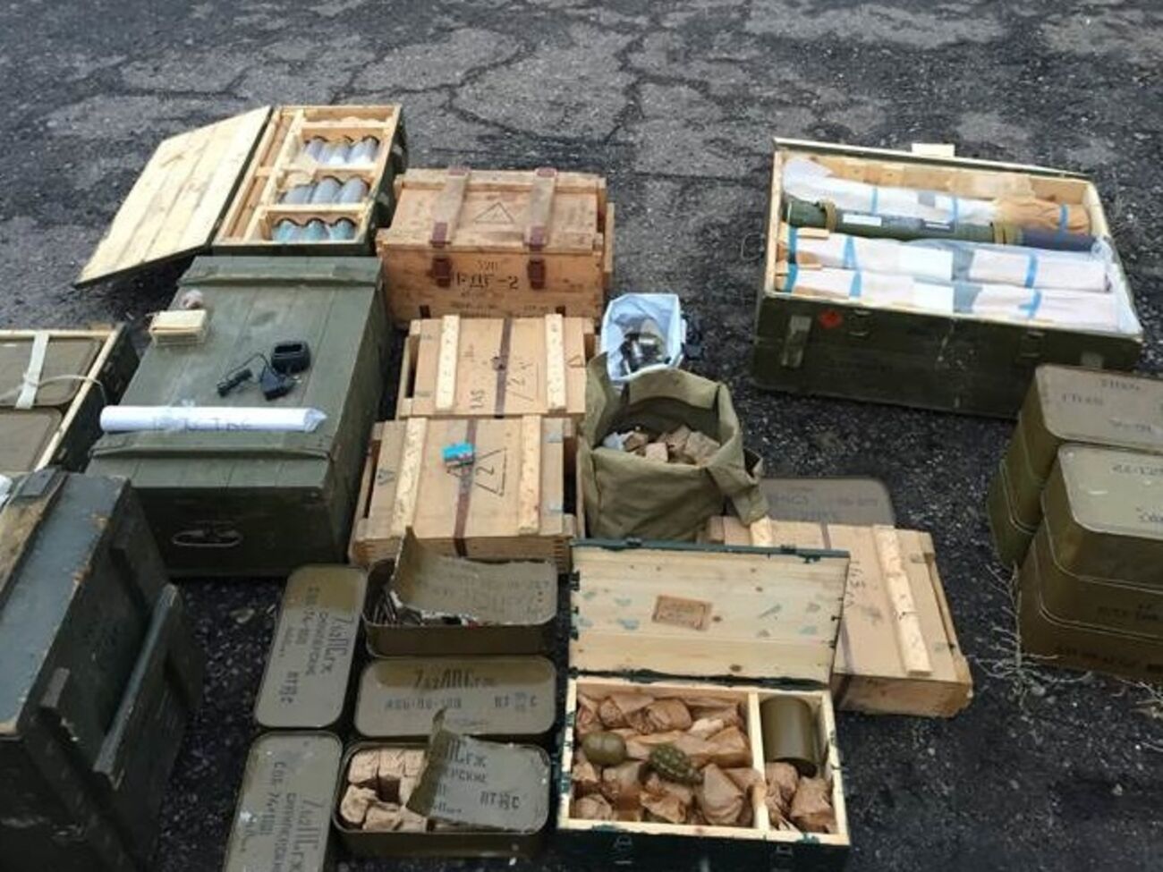 В тайнике хранилось большое количество боеприпасов