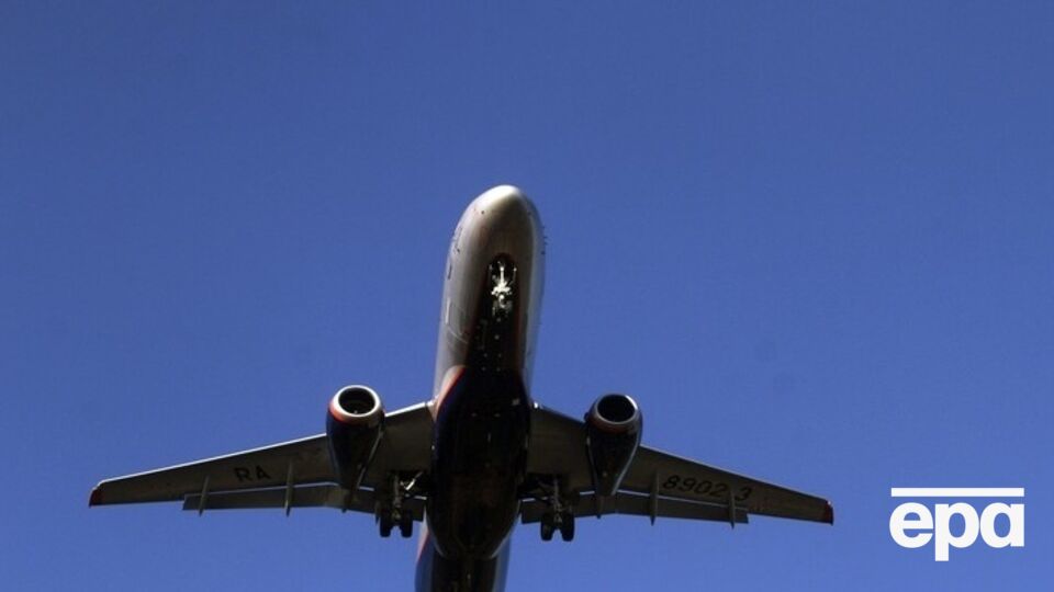 Лайнер вернулся в аэропорт из-за технических неполадок