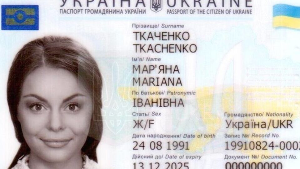 Новый паспорт станет "ключом" к государственным электронным сервисам, заявил Аваков