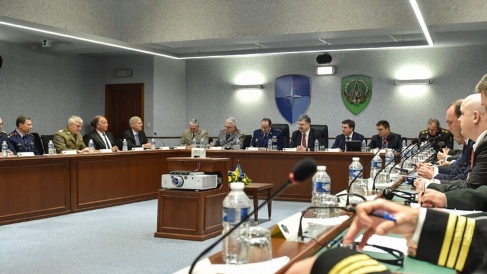 В рамках визита Порошенко в штаб-квартиру НАТО был подписан документ о сотрудничестве