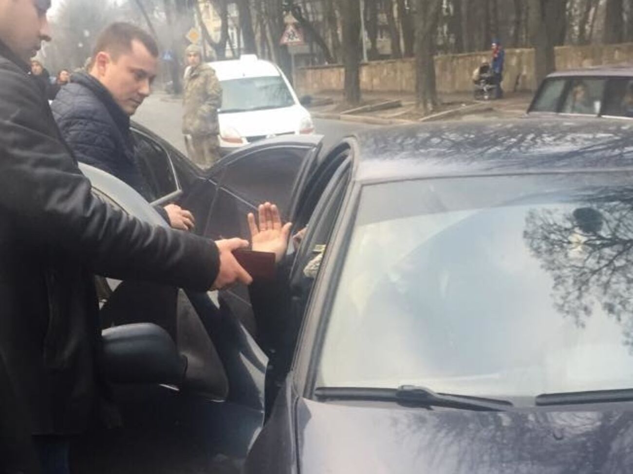 Чиновника Минобороны заержали после получения взятки