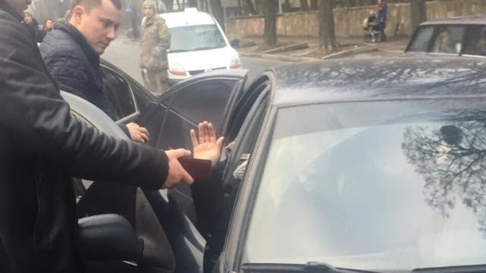 Чиновника Минобороны заержали после получения взятки