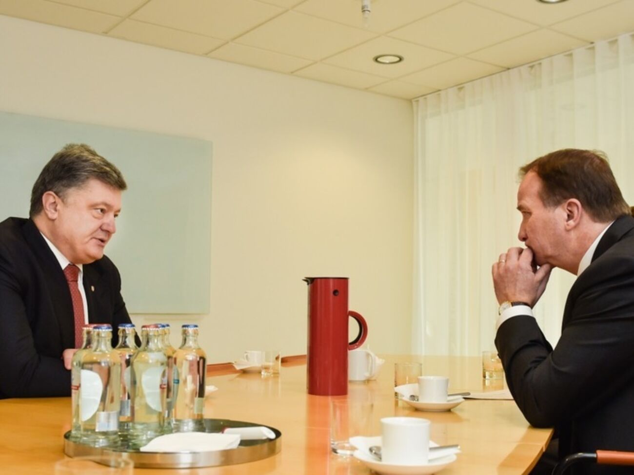 Порошенко провел переговоры с Левеном