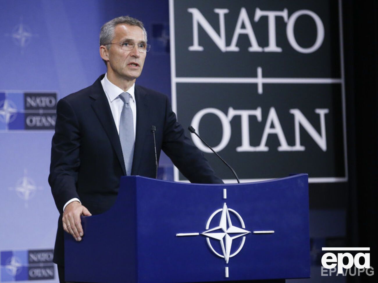 НАТО продолжит оказывать помощь Украине, заверил Столтенберг