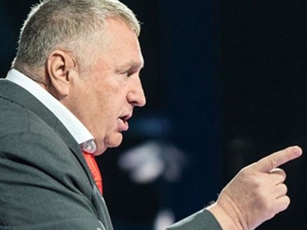 Жириновский: Так должны отстаивать свою позицию чиновники во всем мире