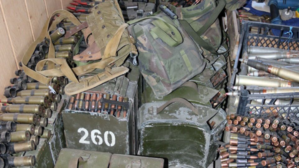 В Мариуполе правоохранители изъяли большое количество взрывчатки и боеприпасов. Фоторепортаж