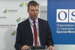 Хуг: Многие люди настаивают на том, что мы должны получить разрешение от власти "ДНР"