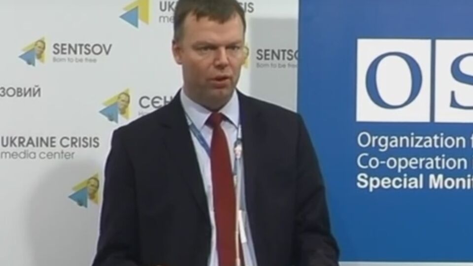 Хуг: Многие люди настаивают на том, что мы должны получить разрешение от власти "ДНР"