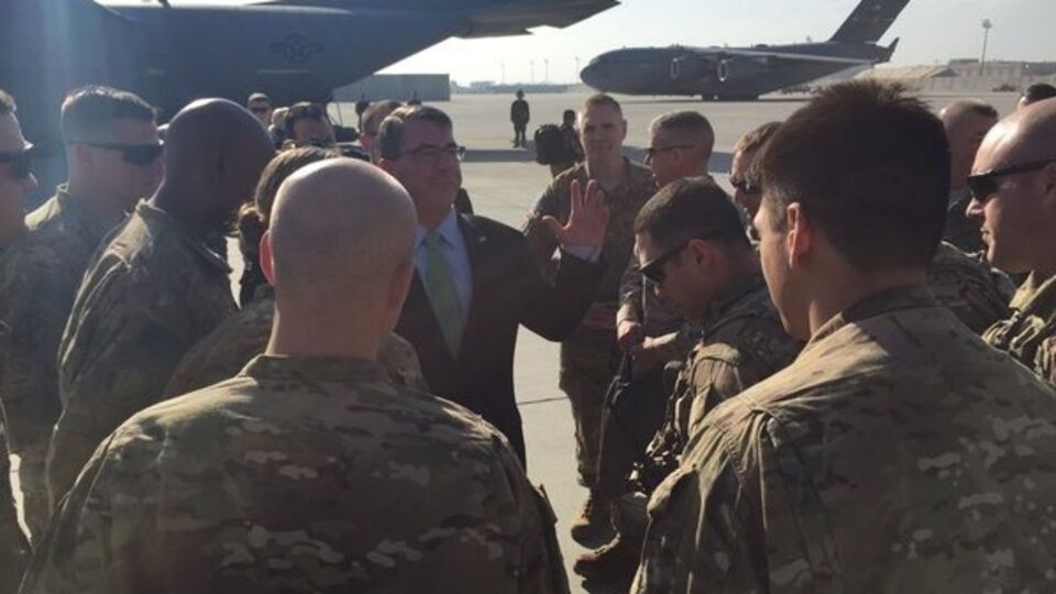 Глава Пентагона неожиданно прибыл в Афганистан