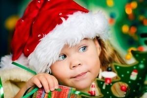 В Украине подарки в День Святого Николая дети находят под подушкой