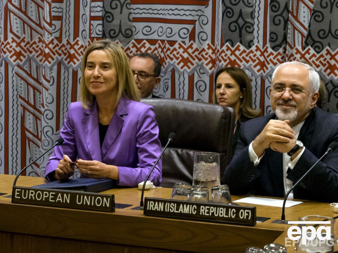 Reuters: Иран начал признавать возможность ухода Асада