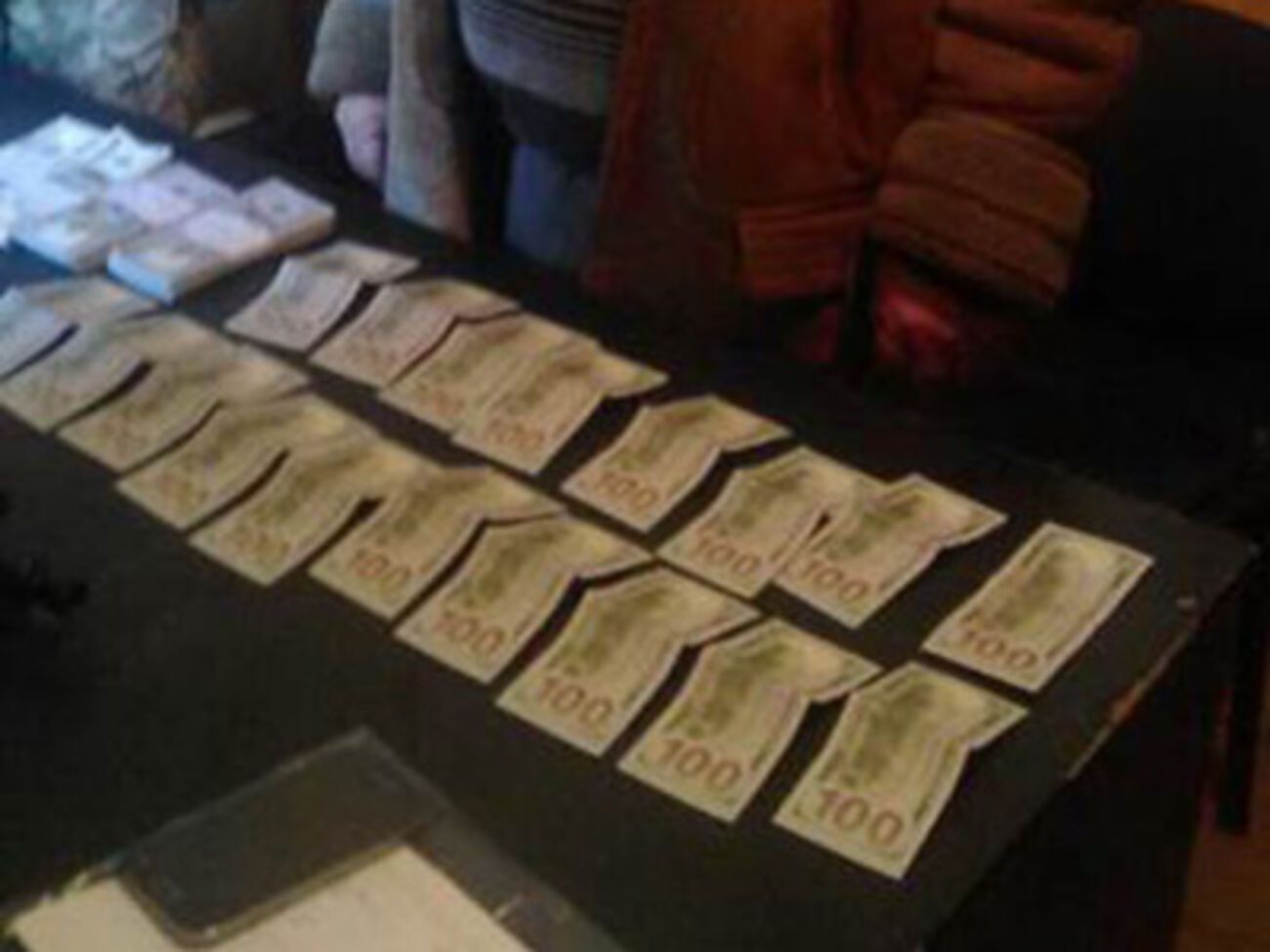 Задержанный мужчина пытался провезти на оккупированную территорию $42 тыс.