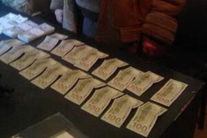 Задержанный мужчина пытался провезти на оккупированную территорию $42 тыс.