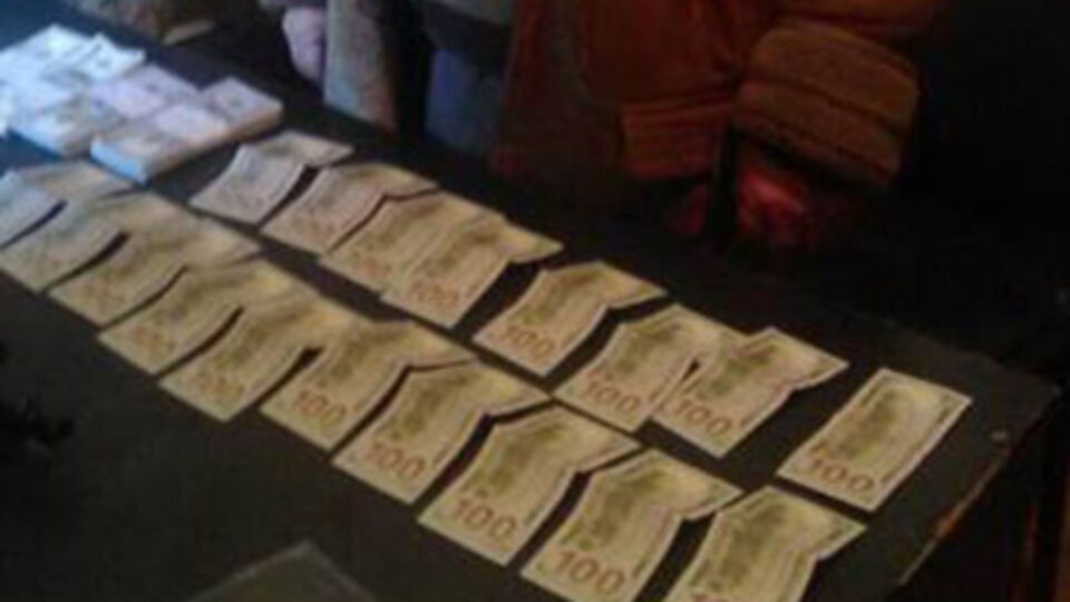 Задержанный мужчина пытался провезти на оккупированную территорию $42 тыс.