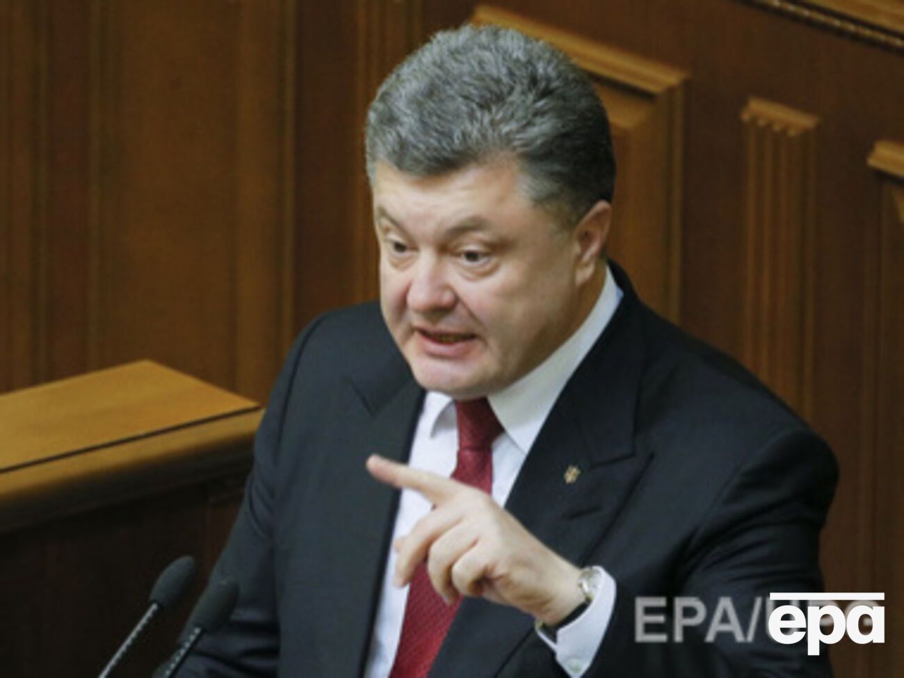 Порошенко наложил вето на закон о замене пожизненного заключения