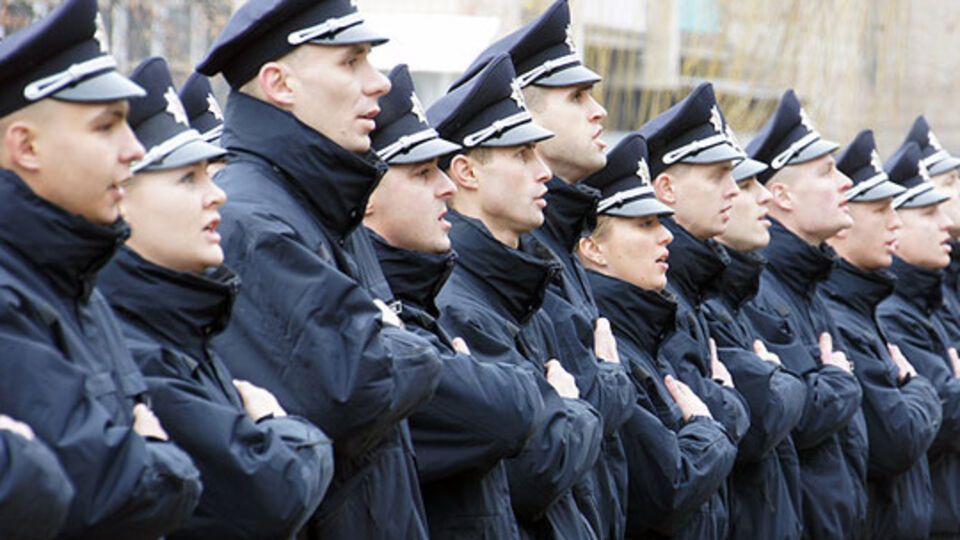 165 патрульных полицейских приняли присягу