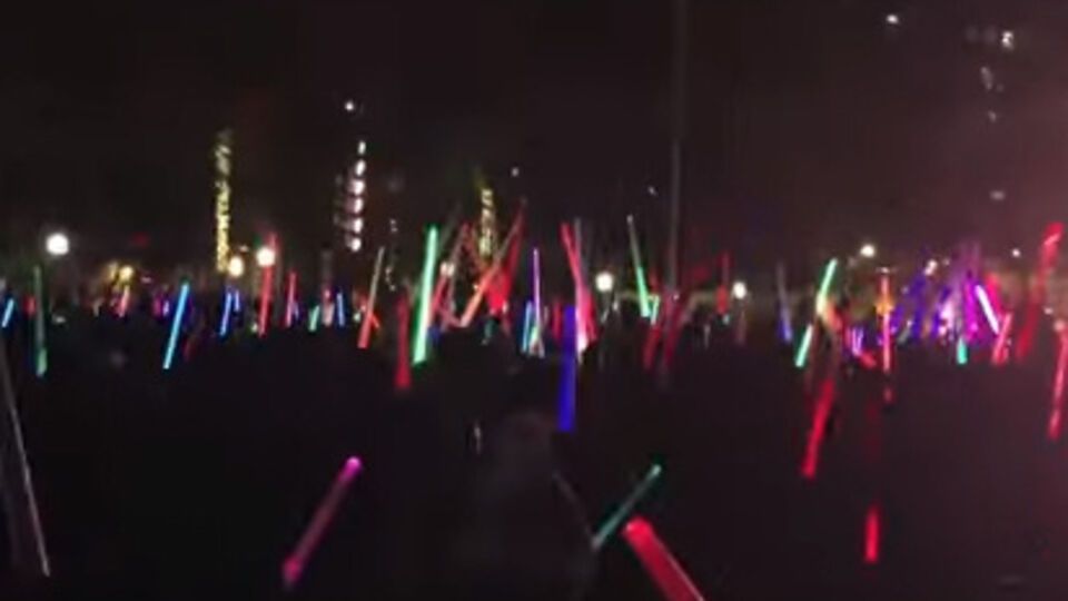 "Битва на световых мечах" в Лос-Анджелесе может стать рекордной по количеству участников