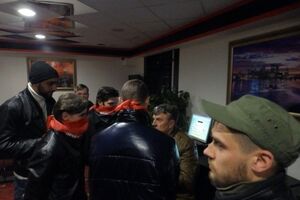"Правый сектор" открыл горячую линию для жалоб на членов организации
