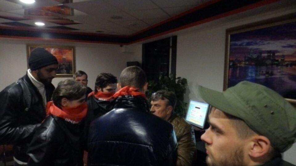 "Правый сектор" открыл горячую линию для жалоб на членов организации