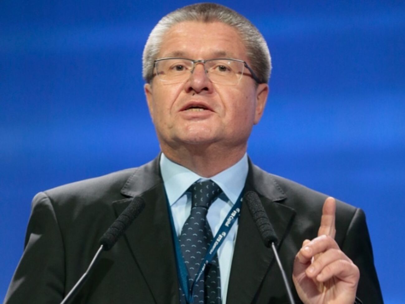 Улюкаев заявил, что российская экономика падает на фоне снижения цен на нефть