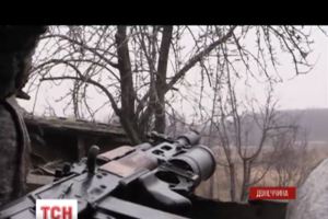 Украинские бойцы передали кадры обстрела боевиками жилых окрестностей Марьинки. Видео