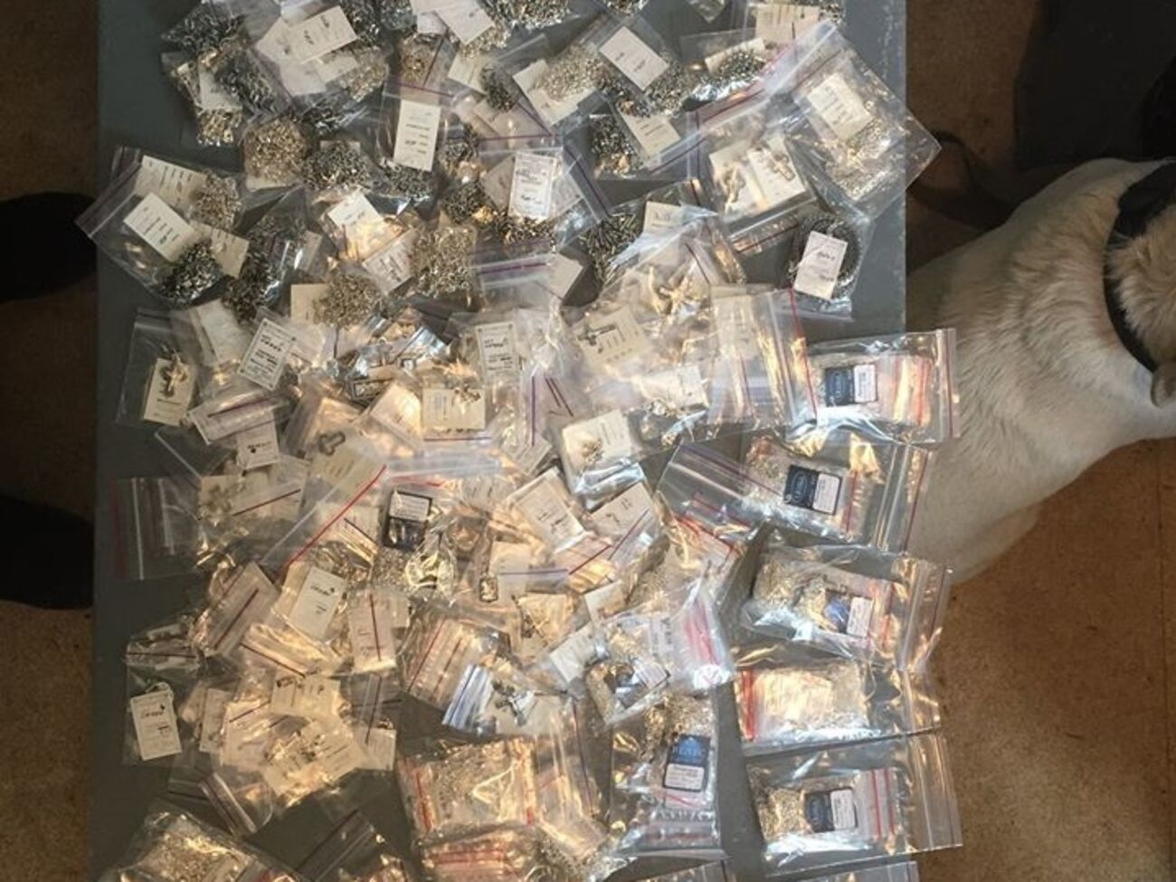 На территорию, подконтрольную террористам, пытались вывезти серебряные ювелирные изделия