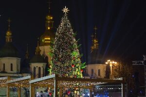 В Киеве зажгли главную елку Украины. Фоторепортаж