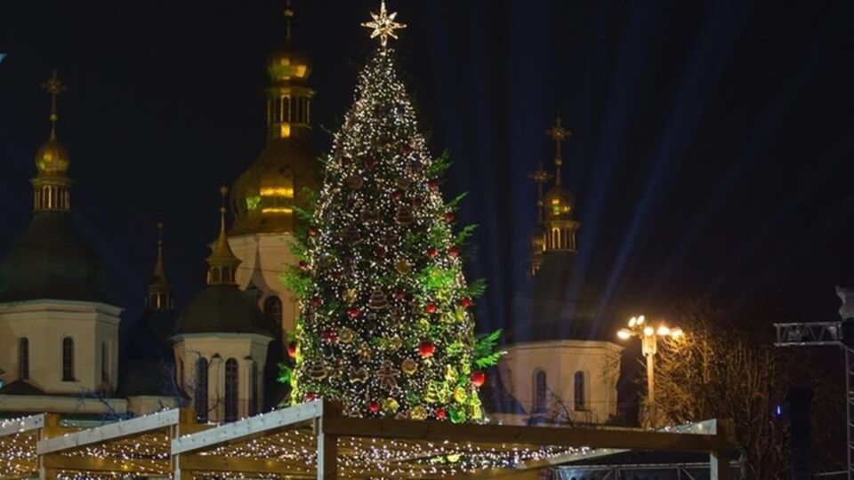 В Киеве зажгли главную елку Украины. Фоторепортаж