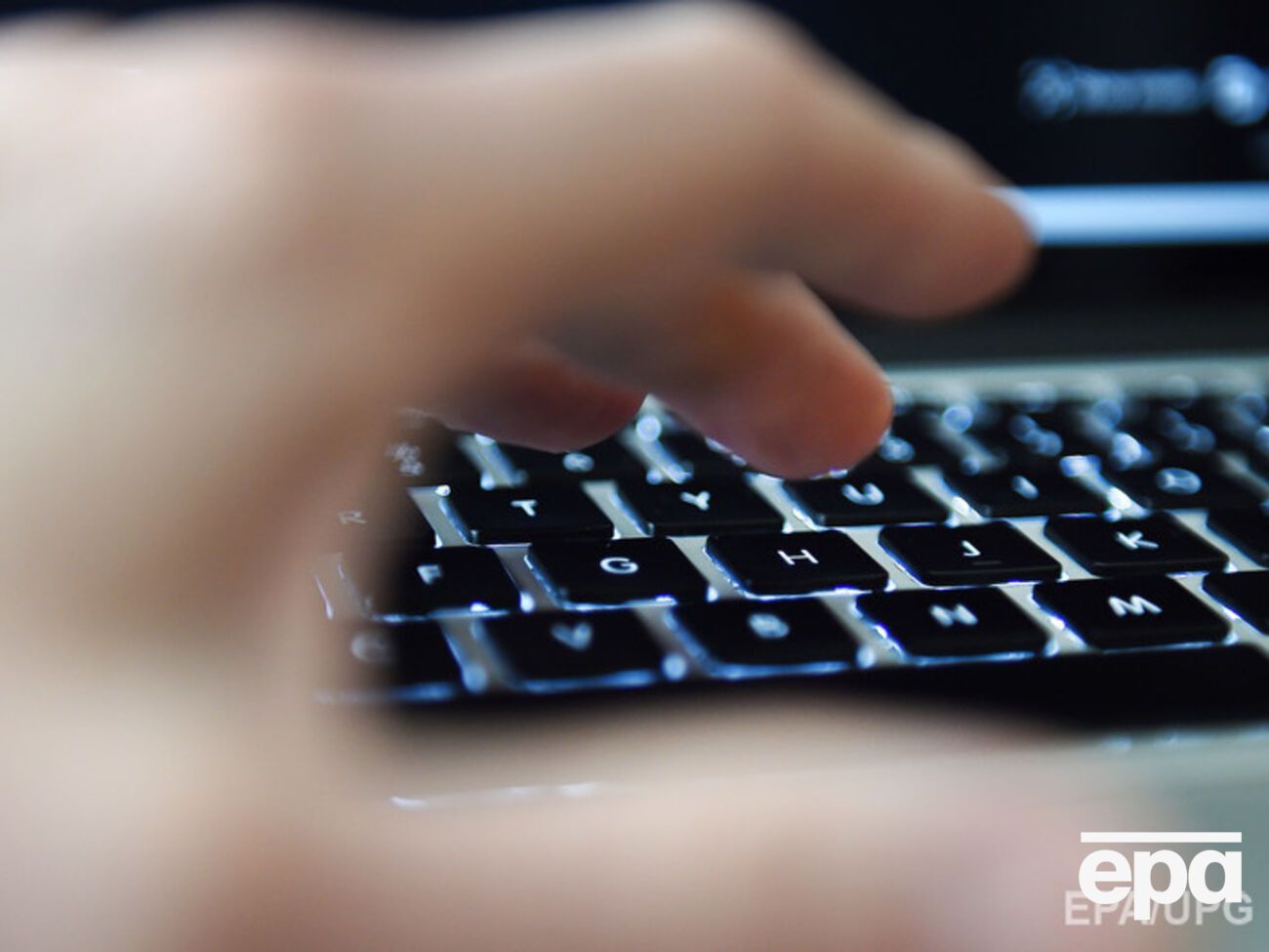 Спецслужбам приходится отвечать на обвинения в шпионаже