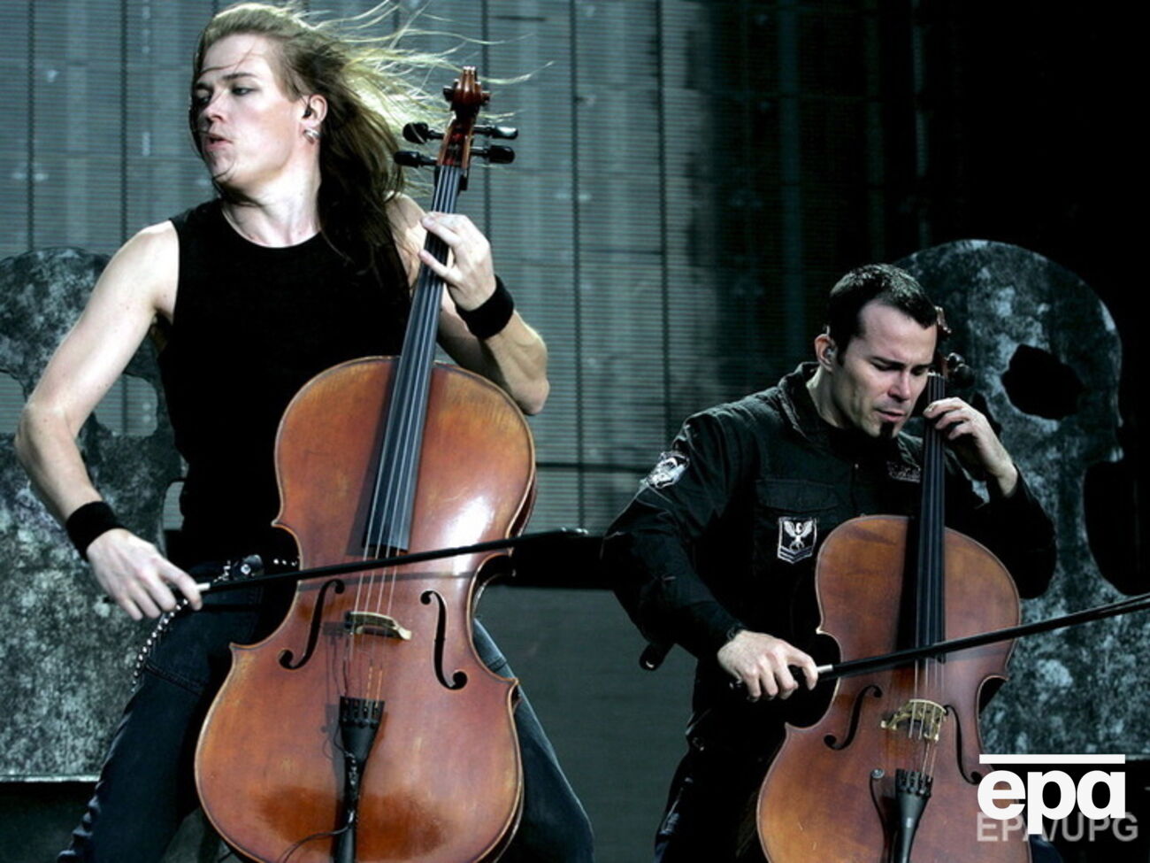 "Ще не вмерла Україна" зал спел под аккомпанемент виолончели