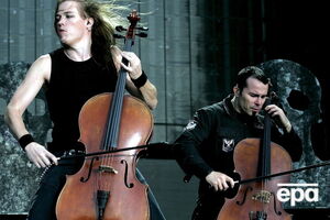 "Ще не вмерла Україна" зал спел под аккомпанемент виолончели