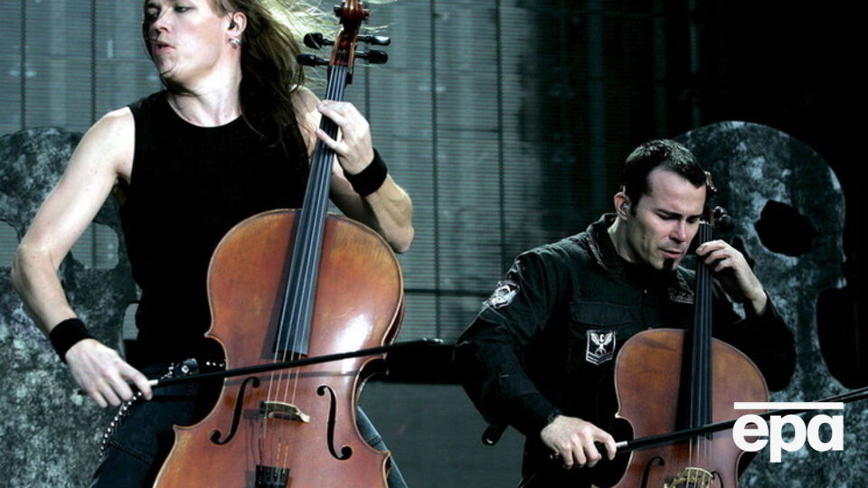 "Ще не вмерла Україна" зал спел под аккомпанемент виолончели