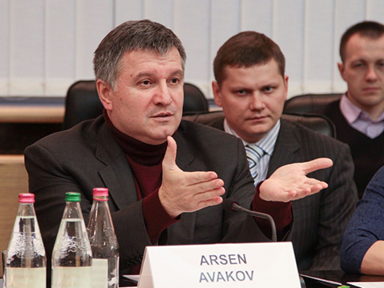 Аваков: Группа вежливых, но крепких полицейских из "Азова" будет встречать господина Фирташа у трапа Austrian Airline