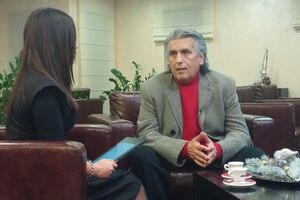 Сразу по прилету Тото устроил импровизированную пресс-конференцию в аэропорту