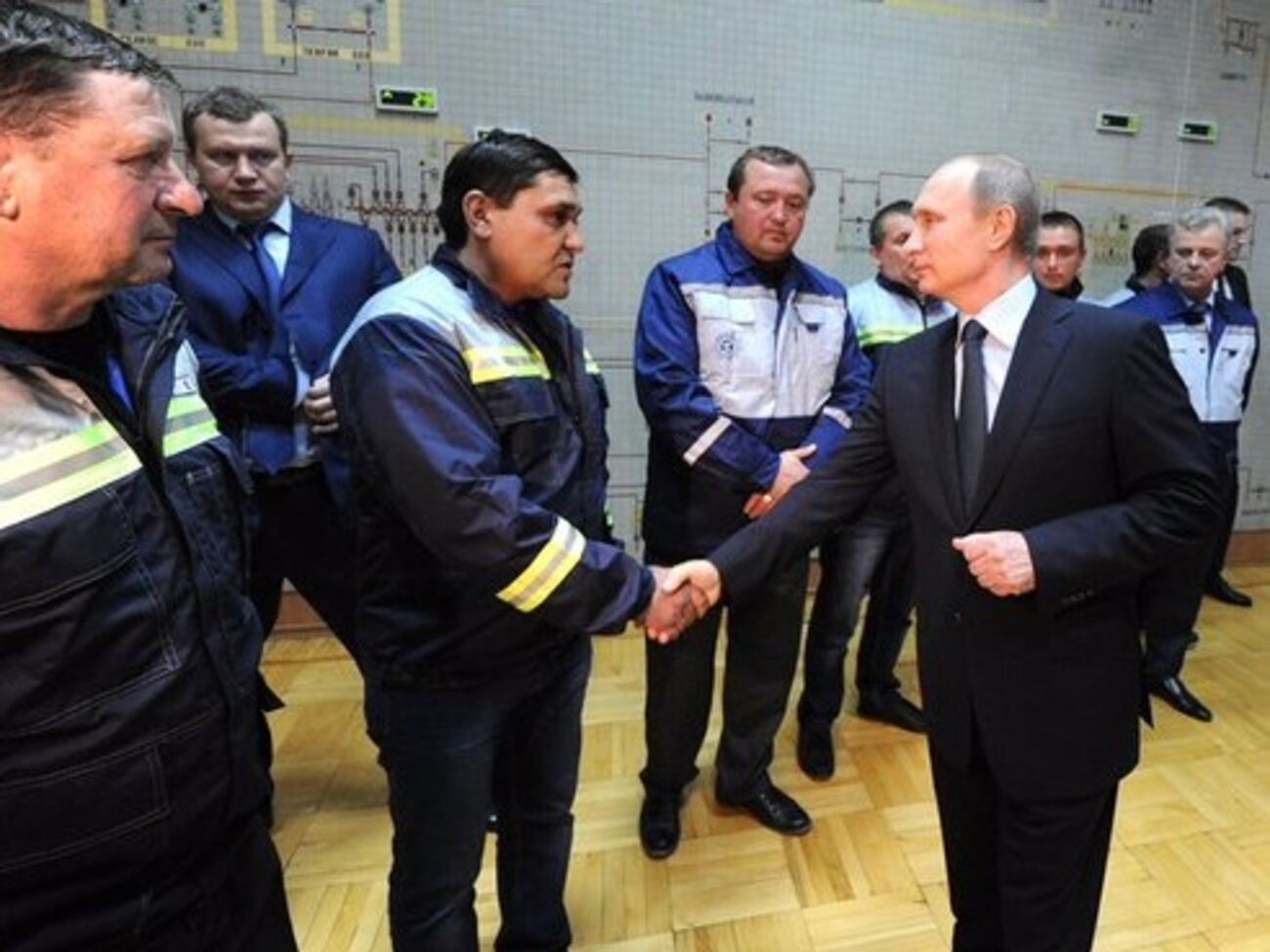 Путин приехал в Крым открывать энергомост