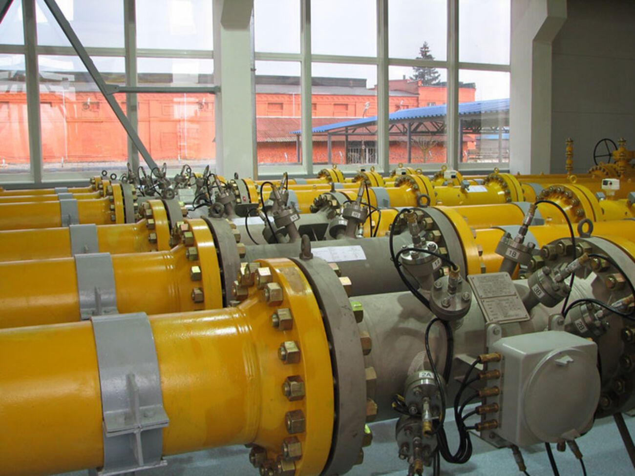 У потребителей, живущих в домах с колонками, остался месяц на подключение счетчиков