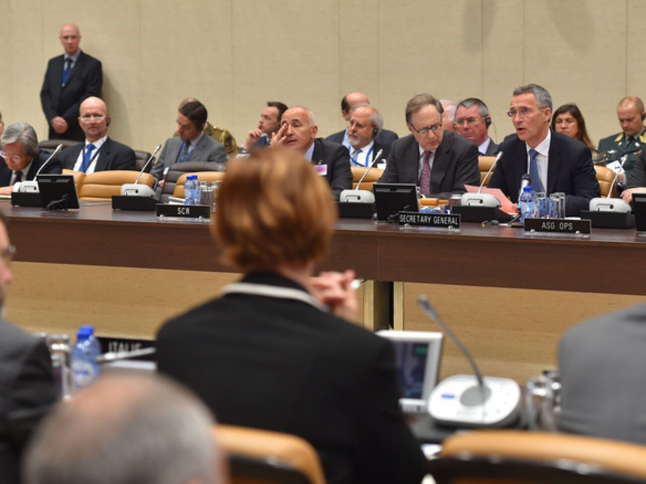 Генсек НАТО выступает на саммите глав внешнеполитических ведомств стран Альянса