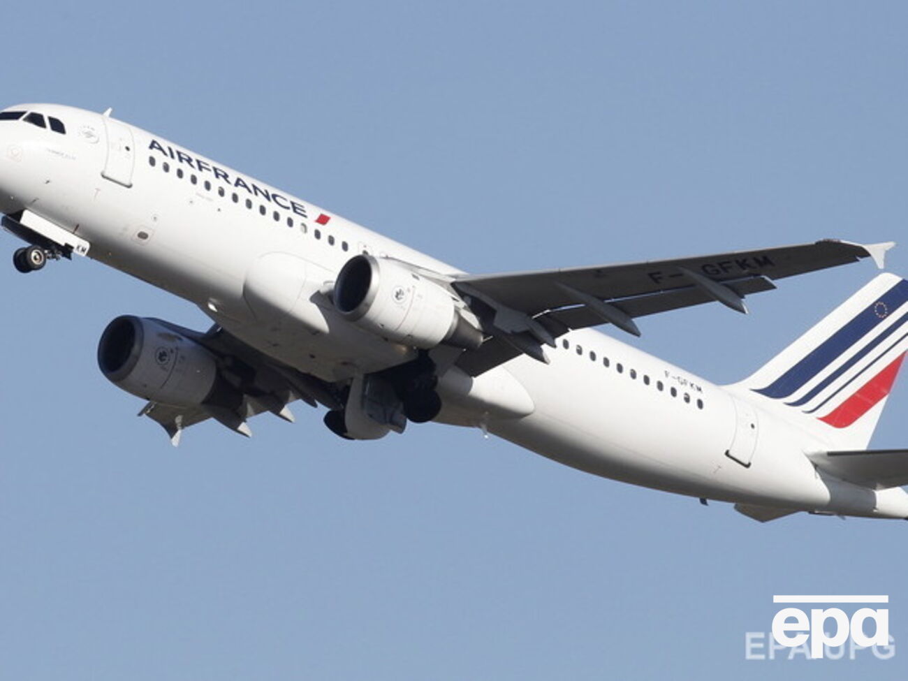 Пилот экстренно посадил самолет