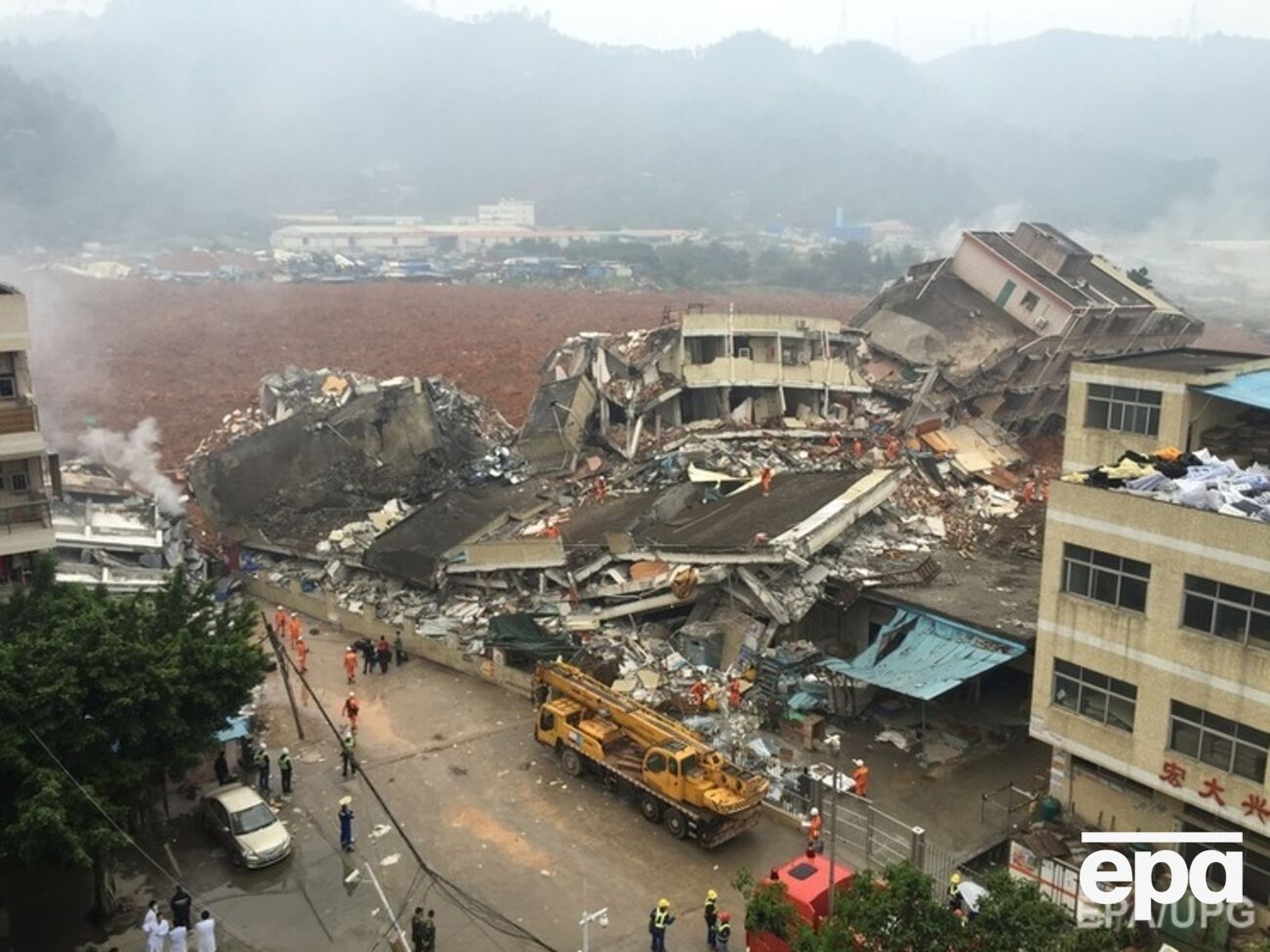 Под завалами в Шеньчжэне остаются живые люди